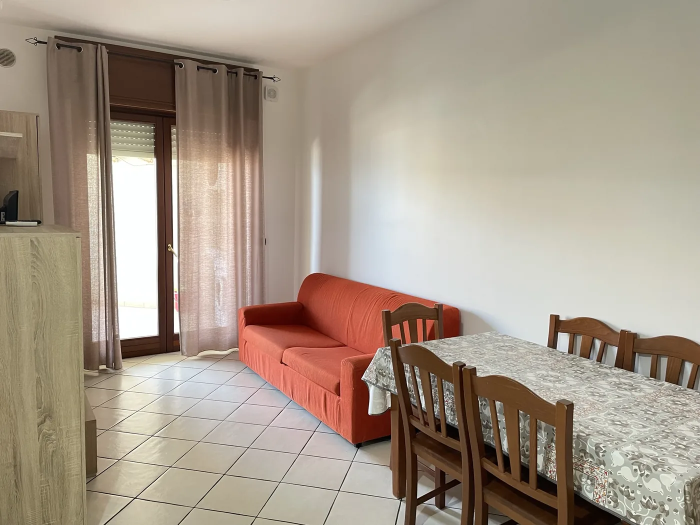 Soggiorno con divano letto matrimoniale del Trilocale B2/1 Residence Rosa Virginia Gallipoli